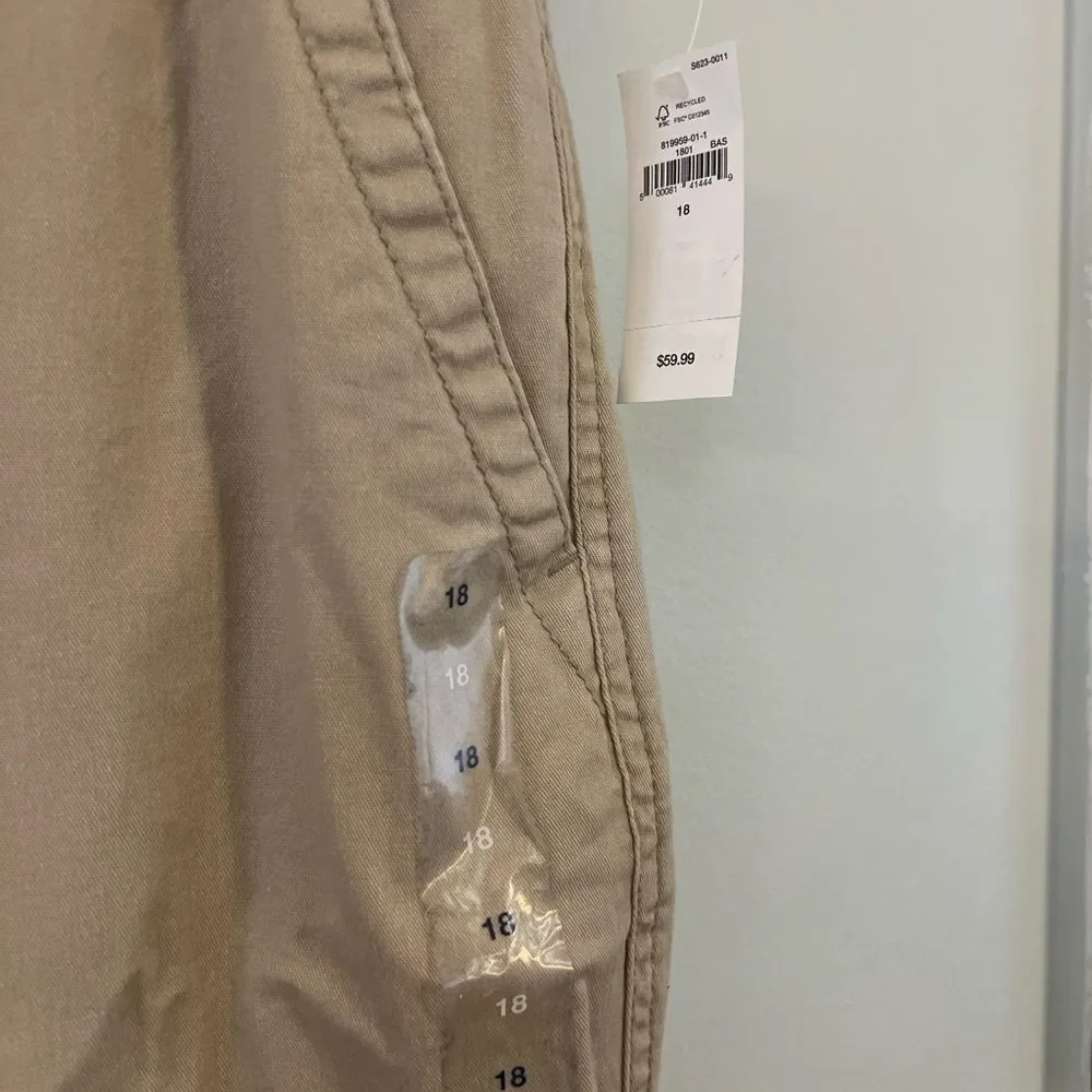 NWT Gap Classic Women’s 18 Khaki Chinos Girlfriend fit